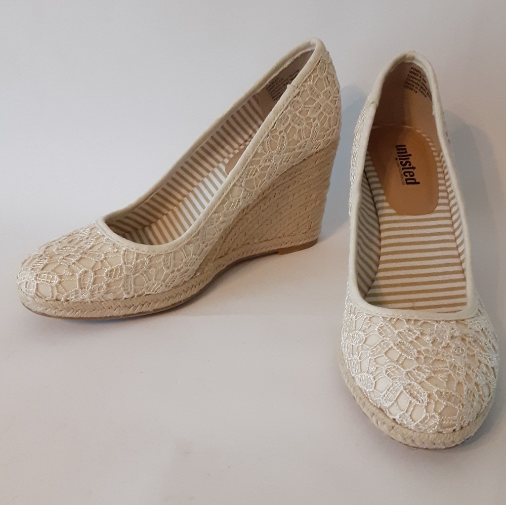 NWOT Unlisted Cream lace overlay espadrill…